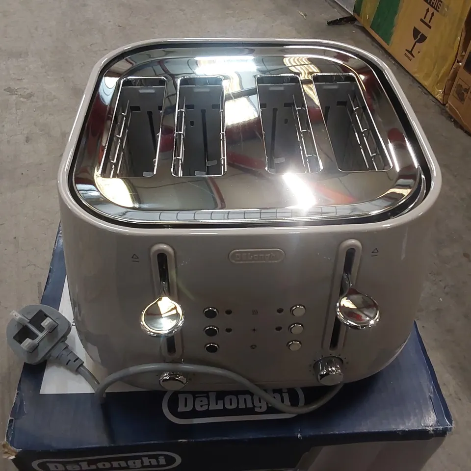 BOXED DELONGHI ECLETTICA TOASTER RRP £79