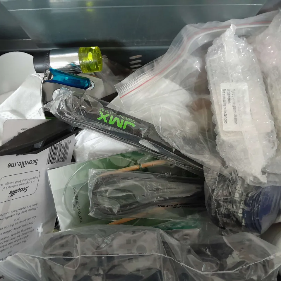 APPROXIMATELY 20 ASSORTED HOUSEHOLD ITEMS TOO INCLUDE  GOLF CLUB GRIPS - WATER2 - ROWNEY PENCILS   , ETC 