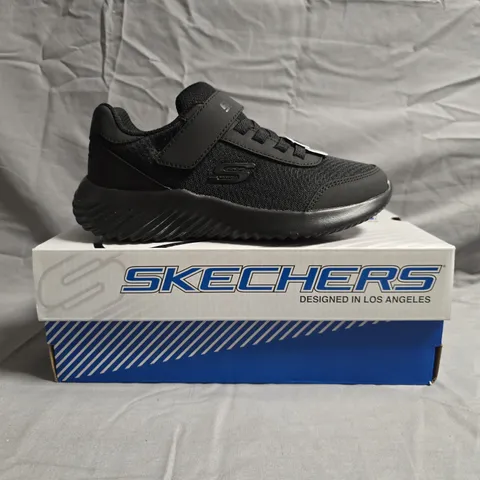 BOXED PAIR OF SKECHERS KIDS SHOES IN BLACK SIZE UK 13