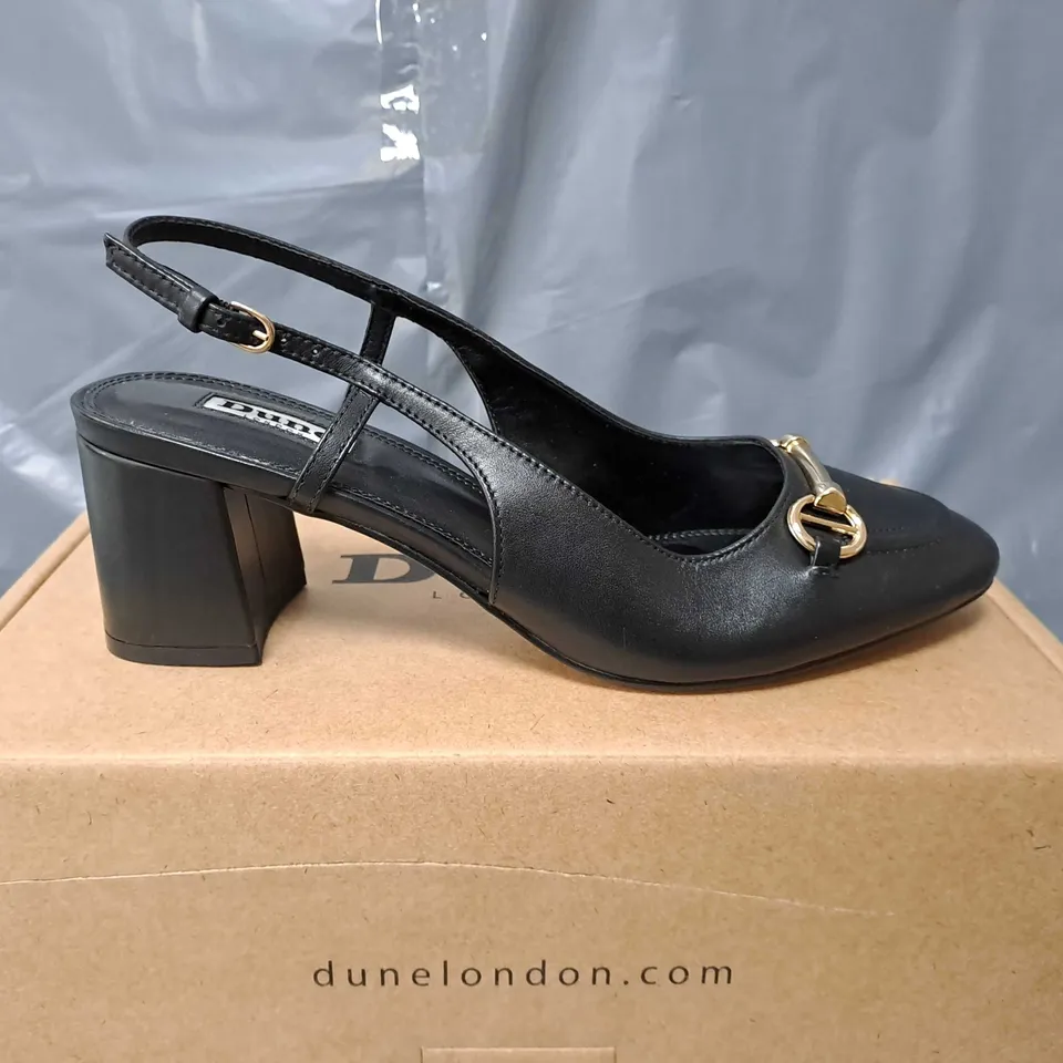 BOXED PAIR OF DUNE SNAFFLE OPEN COURT IN BLACK - SIZE 6