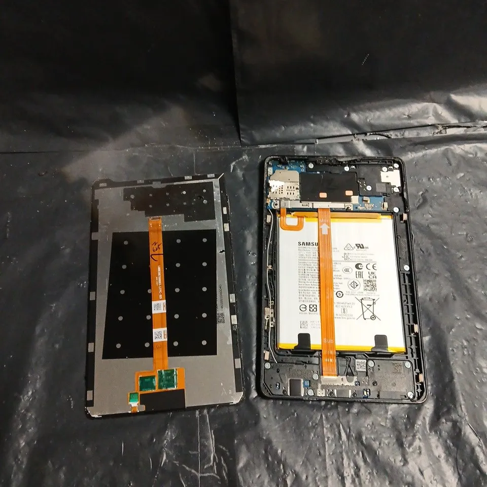 SAMSUNG GALAXY TAB A9 SM-X115 – GRAY, CRACKED AND DETACHED SCREEN