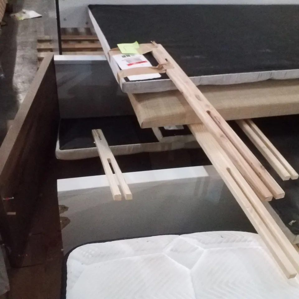 PALLET CONTAINING APPROXIMATELY 6 ASSORTED HEADBOARDS & BROKEN WARDROBE 
