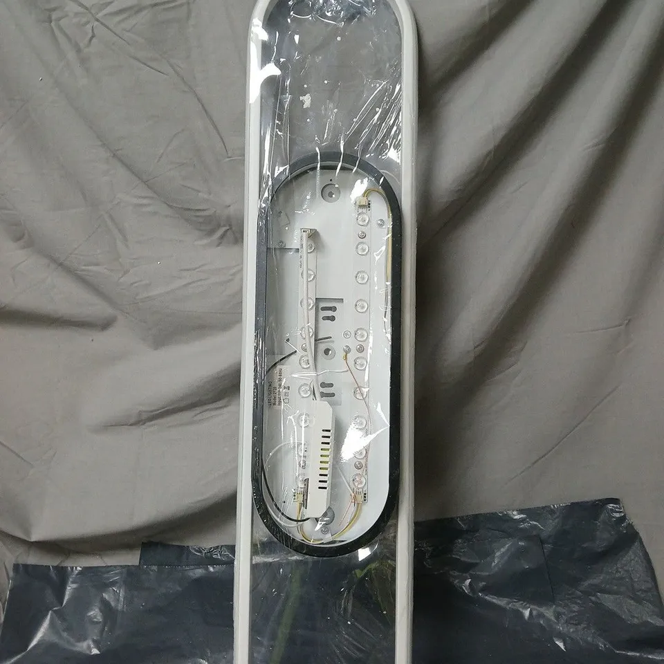 LED CEILING LAMP WITH INSTRUCTIONS AND REMOTE CONTROL. BOXED
