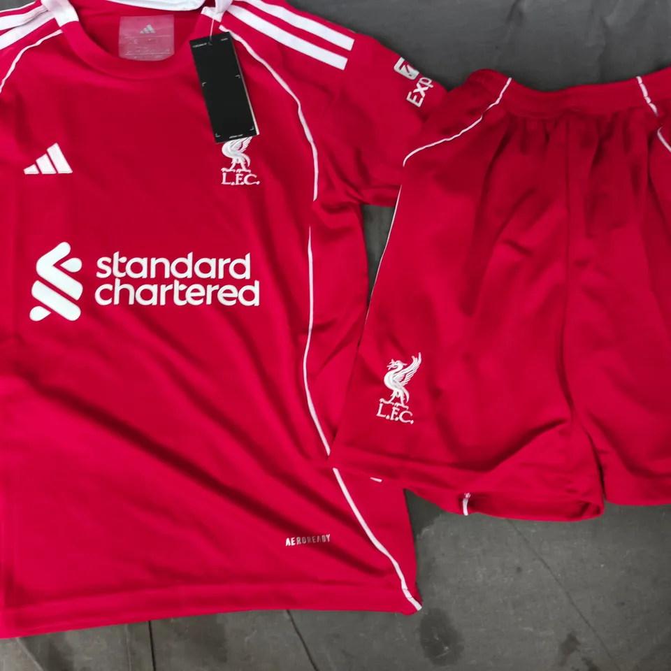ADIDAS LIVERPOOL FOOTBALL KIT SIZE UK 26
