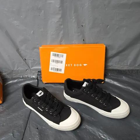 BOXED PAIR OF ROCKET DOG CHEERY PLIMSOLIS - BLACK UK 8