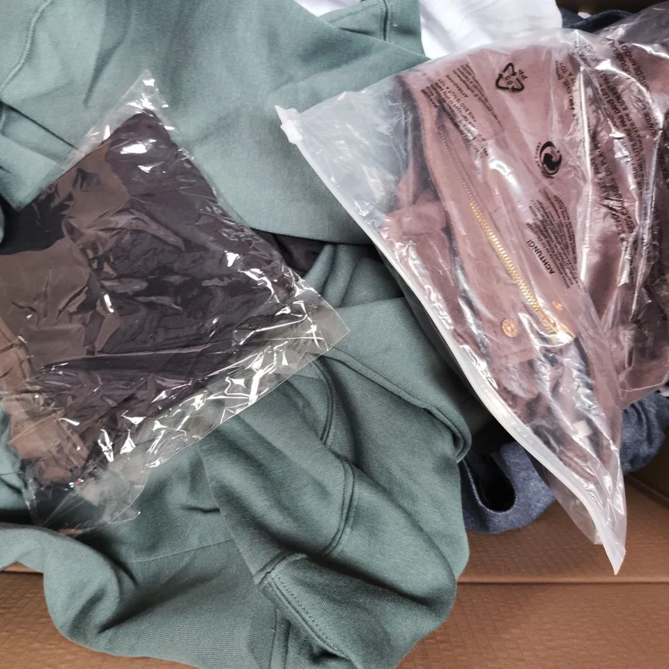 APPROXIMATELY 20 ASSORTED CLOTHING AND FASHION PRODUCTS IN VARIOUS STYLES AND SIZES - COLLECTION ONLY