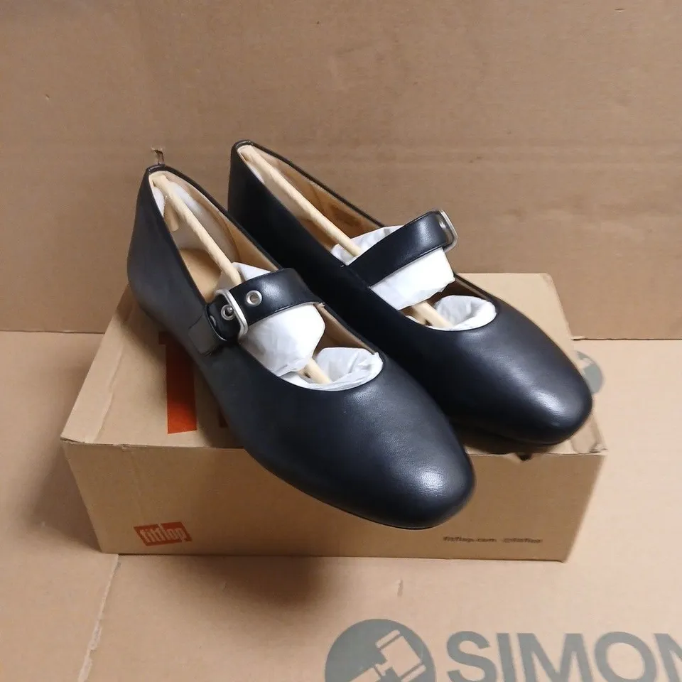 BOXED PAIR OF FITFLOP DELICATO LEATHER MARY JANE SHOES – NAVY, UK 6.5