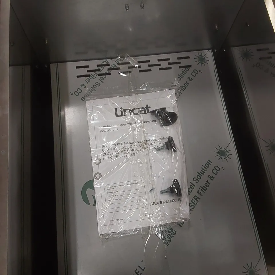 BOXED LINCAT SILVER LINK 600 HEATED AND AMBIENT PEDESTAL