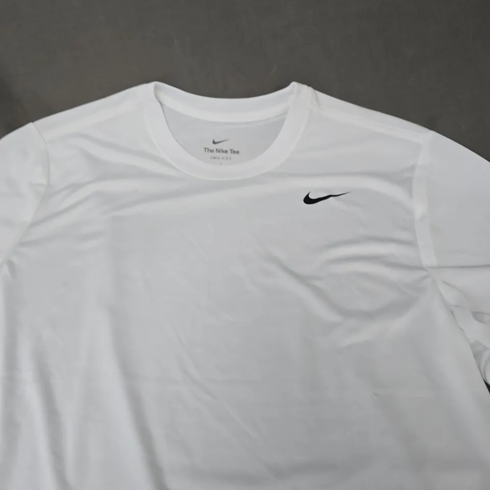 NIKE WHITE T-SHIRT – THE NIKE TEE- LARGE