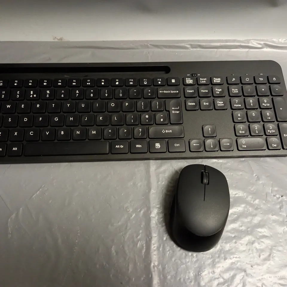 BOXED WIRELESS KEYBOARD AND MOUSE BLACK