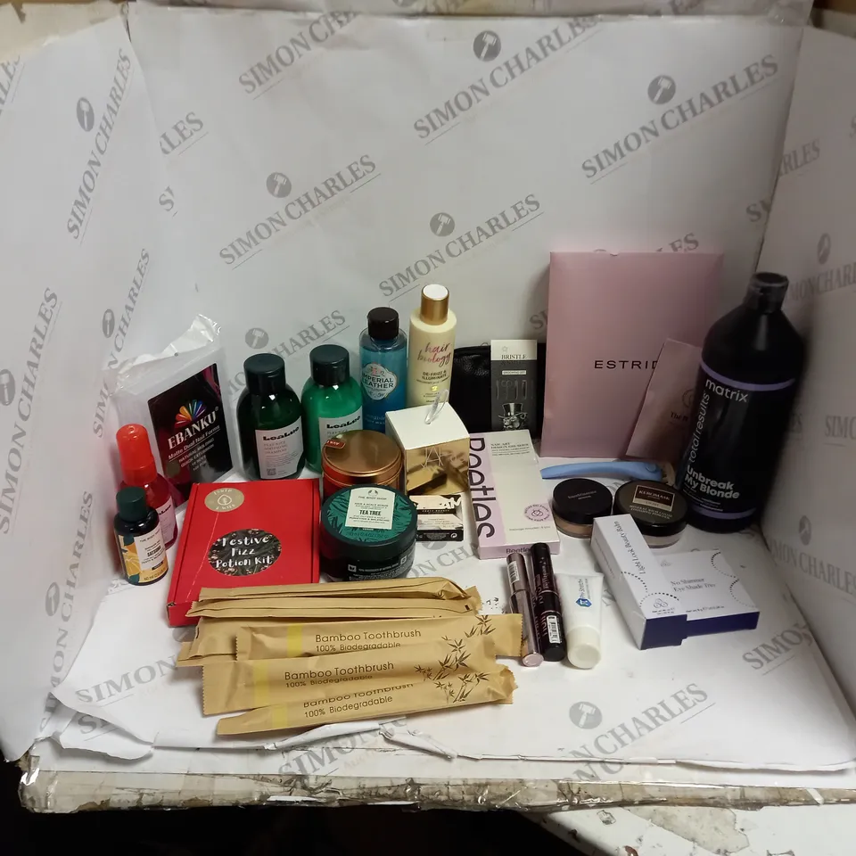 BOX OF ASSORTED COSMETICS TO INCLUDE NARS, ESTRID, MATRIX ETC 