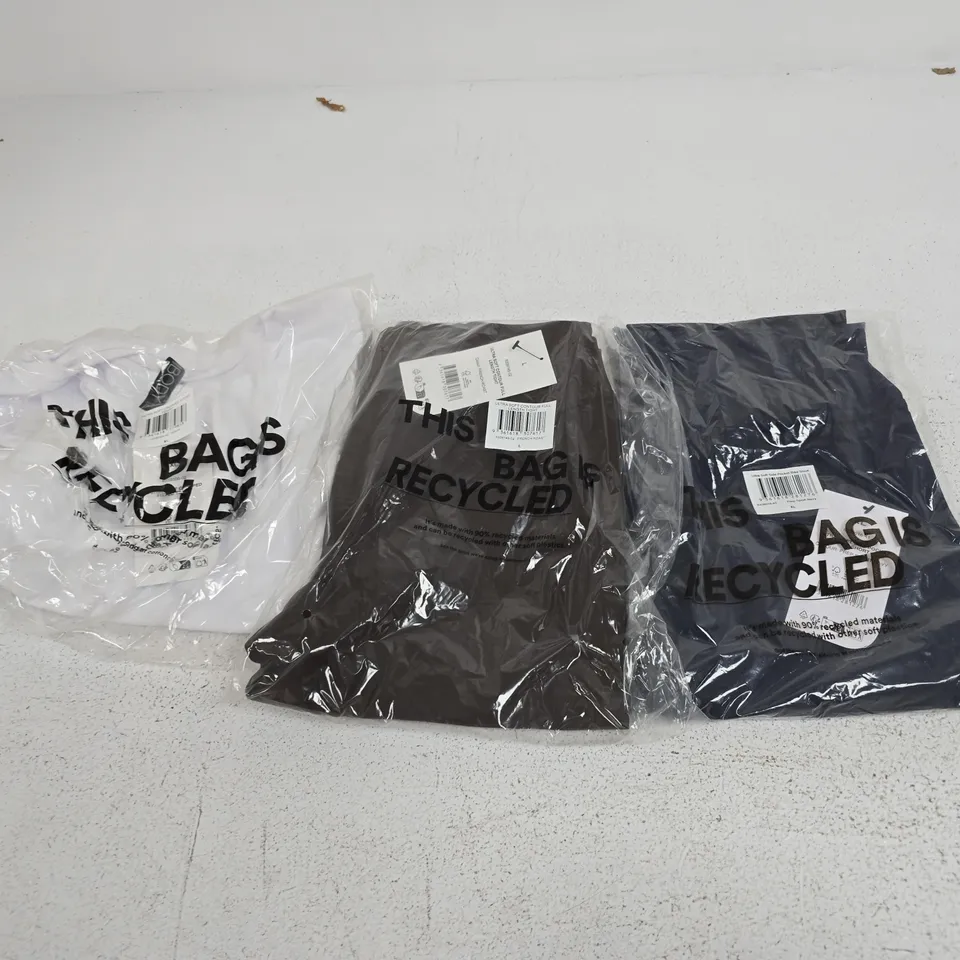 APPROXIMATELY 20 ASSORTED CLOTHING ITEMS IN VARIOUS SIZES, COLOURS & STYLES TO INCLUDE ULTRA SOFT SIDE POCKET BIKE SHORTS, ULTRA SOFT CONTOUR FULL LENGTH TIGHTS, CROPPED FIT TSHIRT, ETC