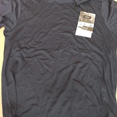 FINISTERRE NAVY SHORT-SLEEVE T-SHIRT WITH TAG ATTACHED SIZE M