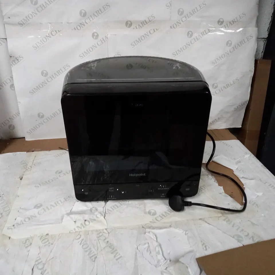 HOTPOINT CURVE MWH 1331 B MICROWAVE WITH TOUCH CONTROLS
