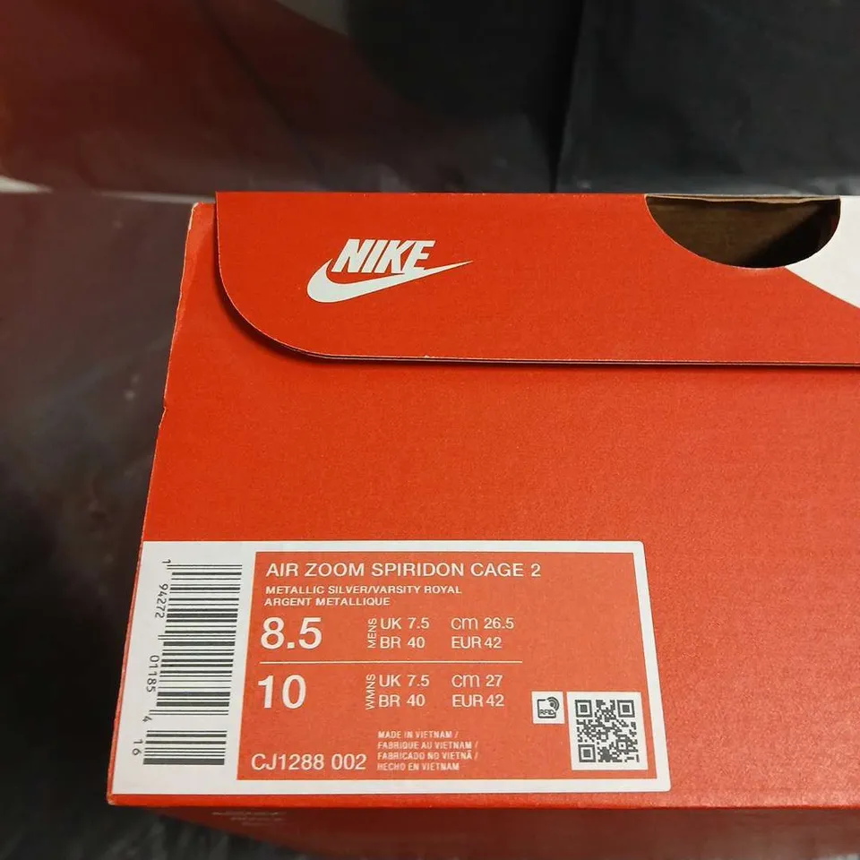 BOXED PAIR OF NIKE AIR ZOOM SPIRIDON CAGE 2 TRAINERS -  UK SIZE 7.5