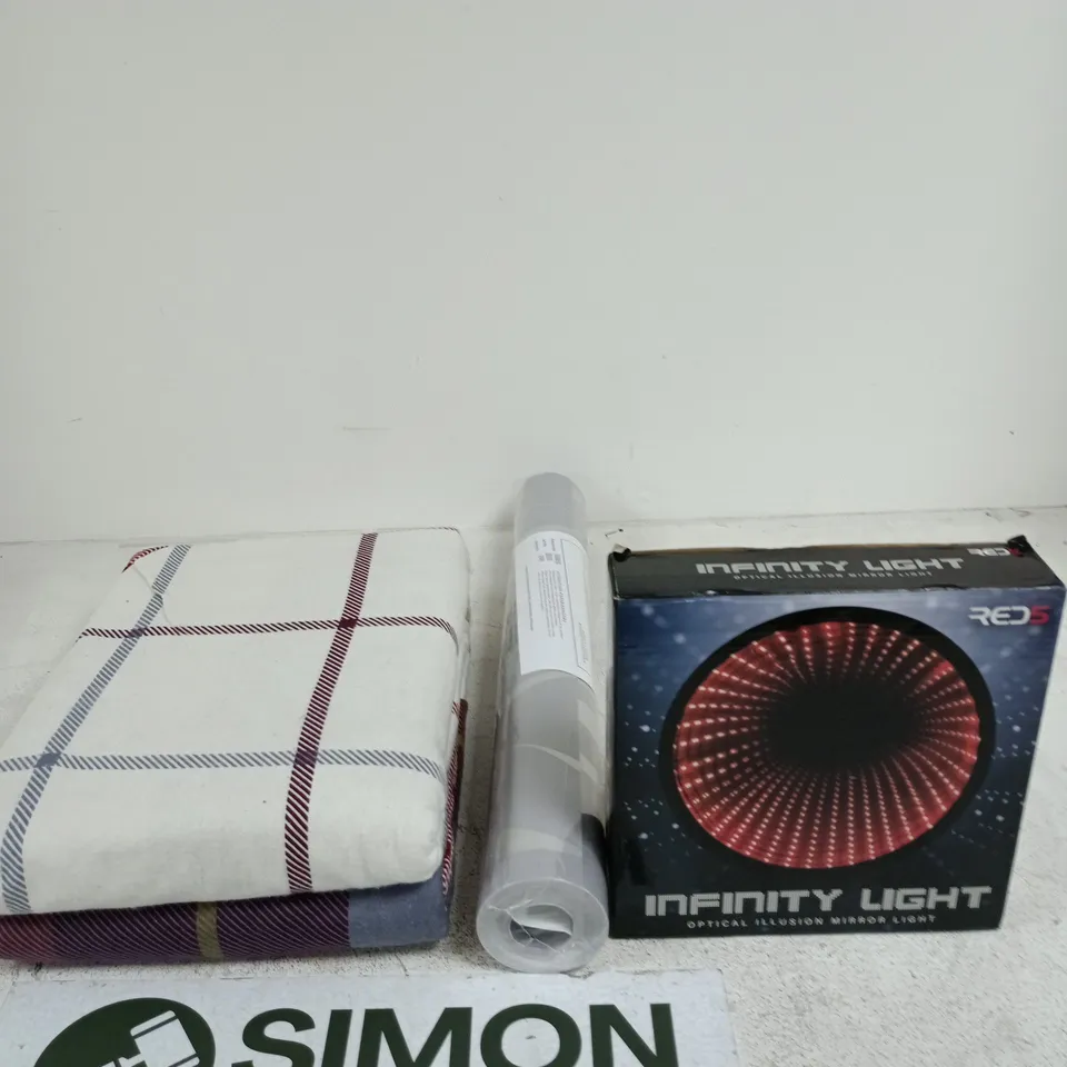 APPROXIMATELY 15 ASSORTED HOUSEHOLD PRODUCTS TO INCLUDE AN INFINITY LIGHT MIRROR, DESIGNER WALLPAPER AND A DUVET SET