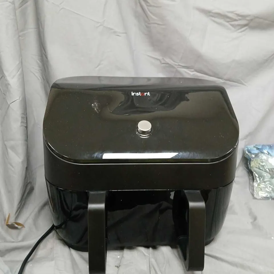 INSTANT VORTEX PLUS VERSAZONE AIR FRYER – BLACK 