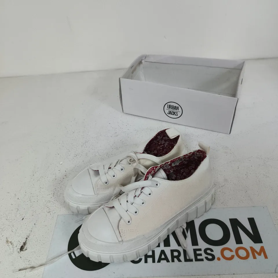 URBAN JACKS CHICAGO WHITE TRAINERS – UK 6