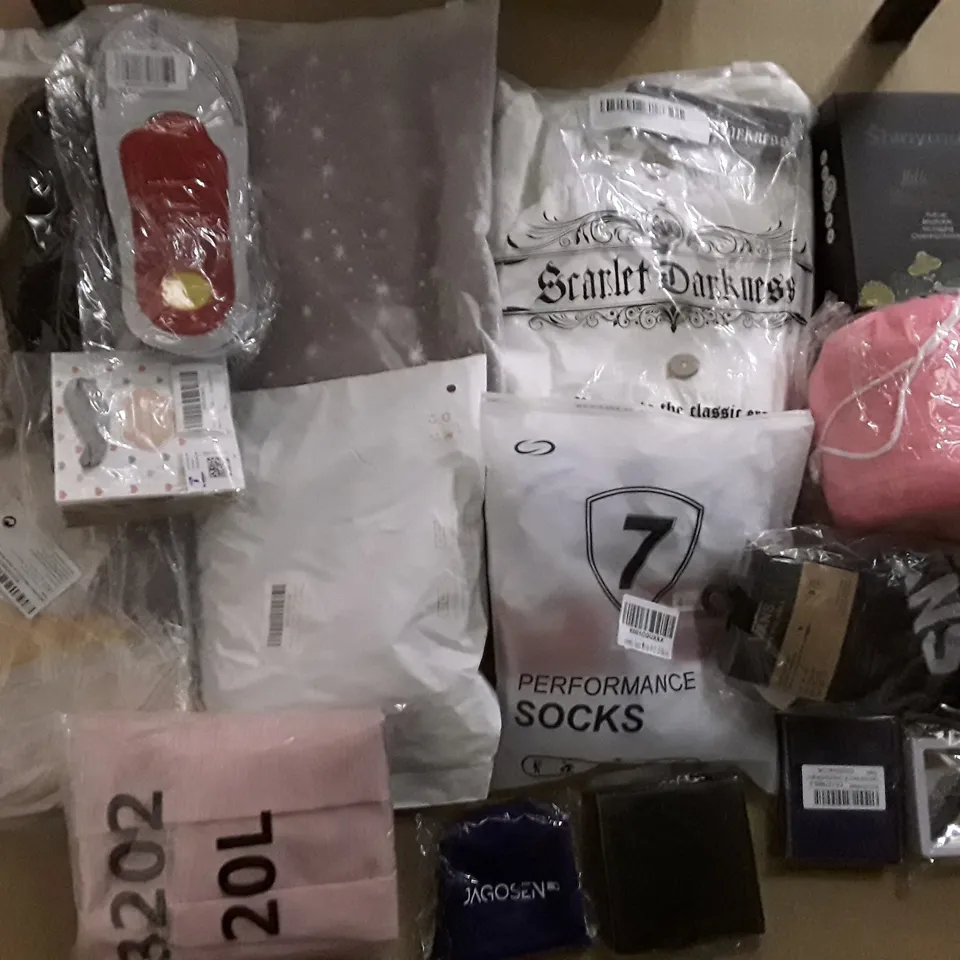 LOT TO CONTAIN AN ASSORTMENT OF ITEMS TO INCLUDE VANS SOCKS, SHOE SOLES AND JEWLERY ECT