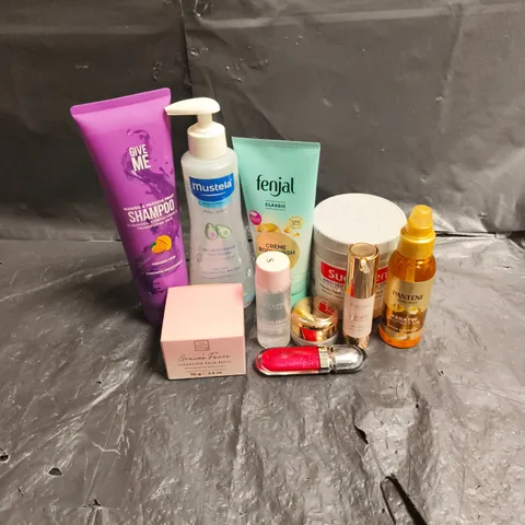 APPROXIMATEY 20 ASSORTED HEALTH AND BEAUTY PRODUCTS TO INCLUDE - SCULPTED HYDRATING SERUM - KIKO 3D HYDRA GLOSS - SUDOCREM - ETC