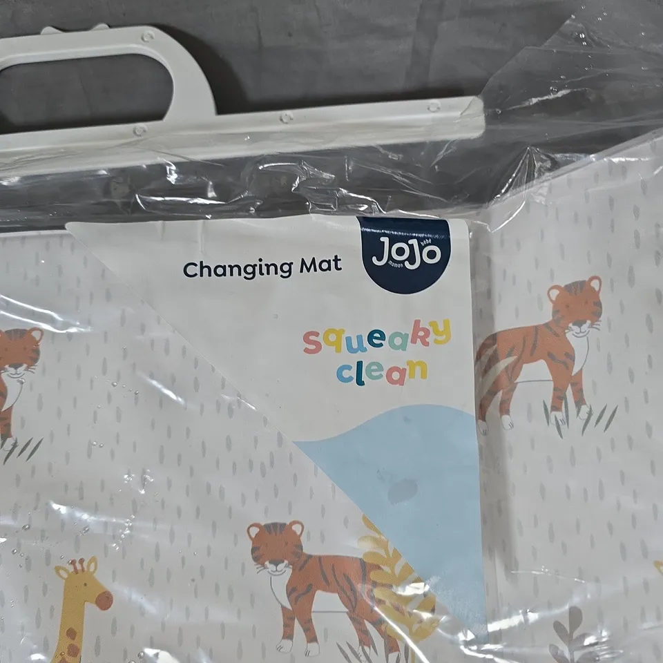 JOJO CHANGING MAT – SQUEAKY CLEAN GIRAFFE PRINT