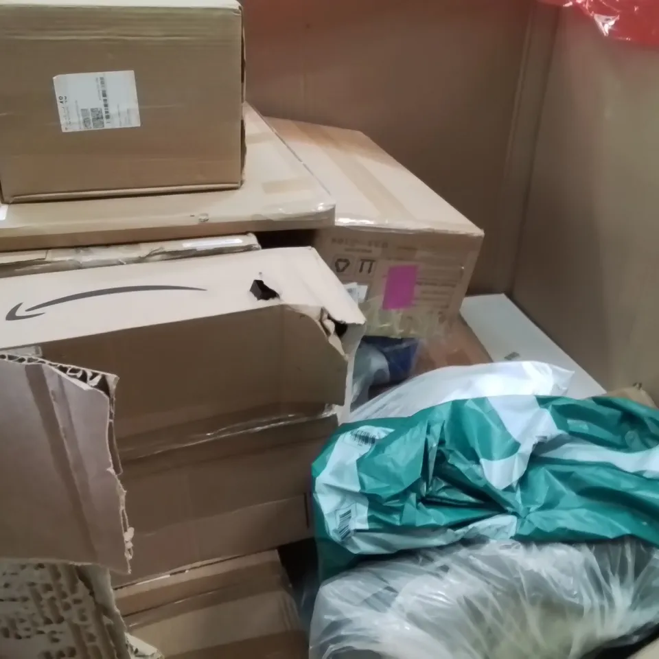 PALLET OF ASSORTED HOUSEHOLD GOODS AND PRODUCTS TO INCLUDE;OFFICE CHAIR,BABY STROLLER,PLAYPEN 