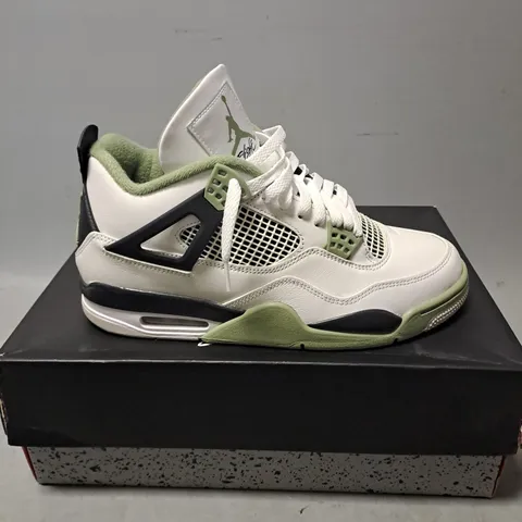 BOXED JORDAN 4 RETRO MID SEAFOAM - UK 9