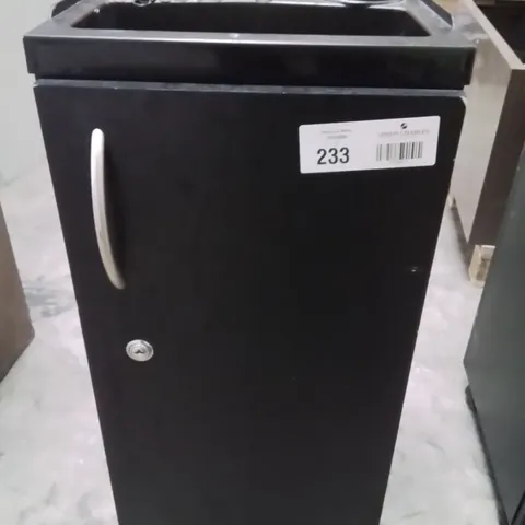 BLACK SALON/STYLING TROLLEY 