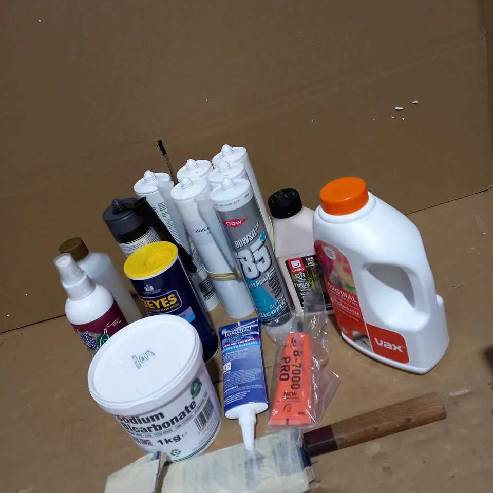 LOT OF ASSORTED HOUSEHOLD ITEMS TOO INCLUDE CARPET SOLUTION AND BACTERIA RESISTANT   