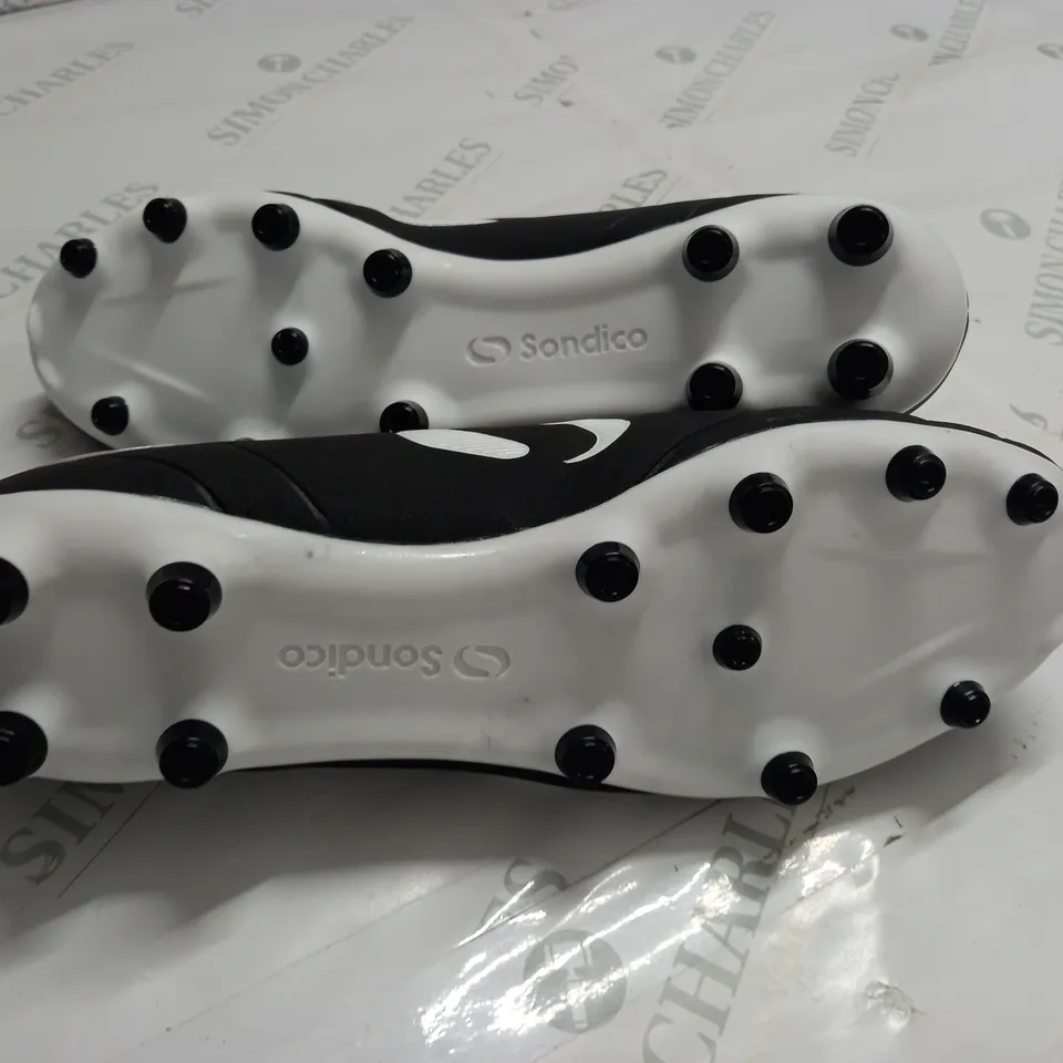 SONDICO BLACK FOOTBALL BOOTS - UK 11