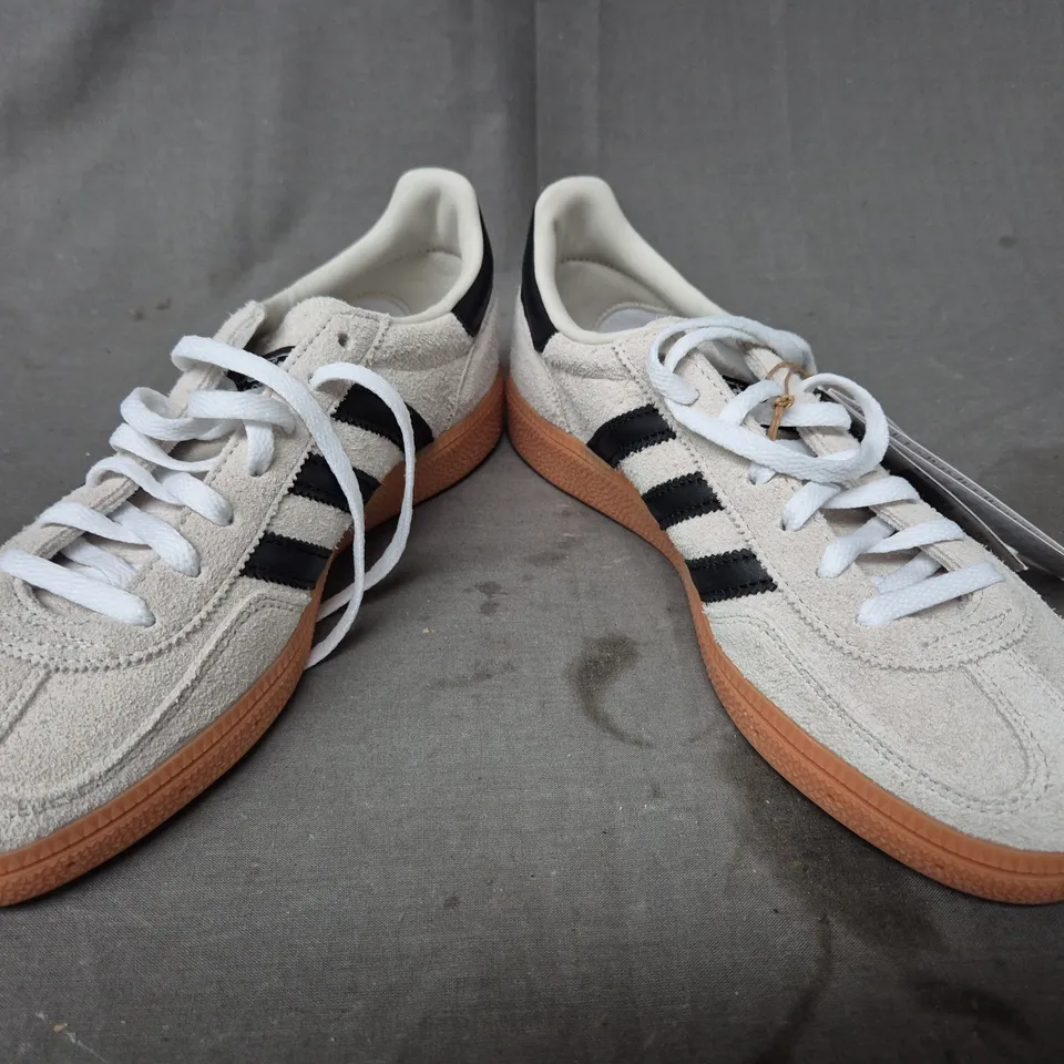 BOXED PAIR OF WOMEN'S HANDBALL SPEZIAL SHOES IN BEIGE/BLACK UK SIZE 5