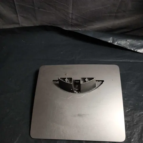 BOX OF APPROXIMATELY 10 MONITOR STAND BASES 