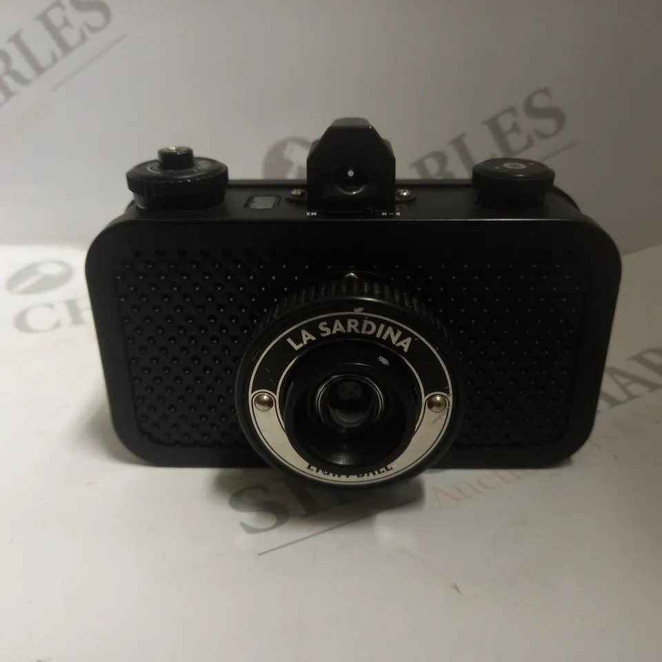 LOMOGRAPHY LA SARDINA 8BALL EDITION CAMERA