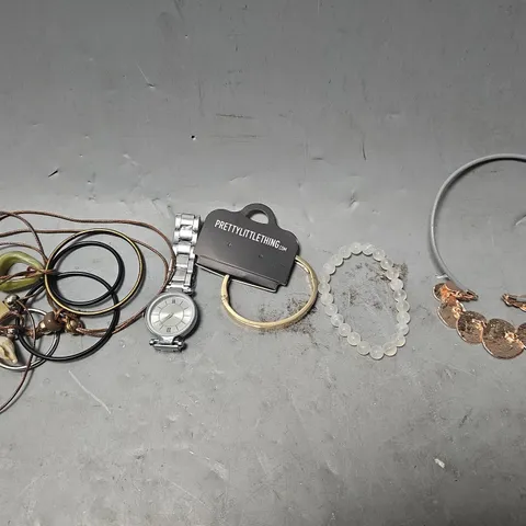 APPROXIMATELY 15 ASSORTED JEWELLERY ITEMS TO INCLUDE - WATCH , NECKLACE , BRACELET ETC