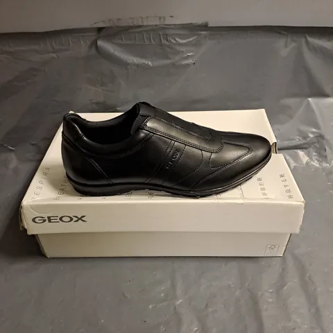 BOXED PAIR OF GEOX RESPIRA U SYMBOL C SHOES IN BLACK SIZE UK 7
