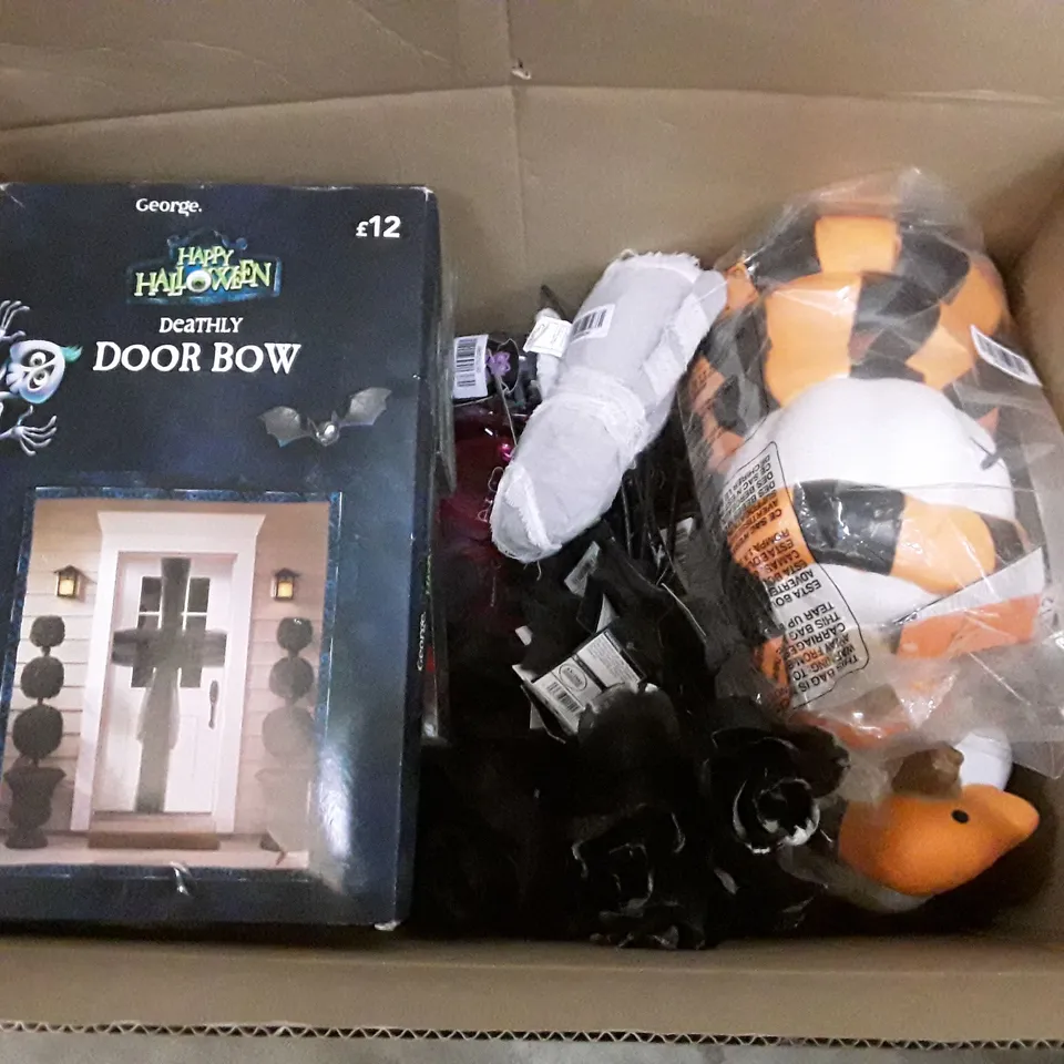 BOX CONTAINING APPROXIMATELY 35 ASSORTED BRAND NEW HALLOWEEN DECORATIONS 