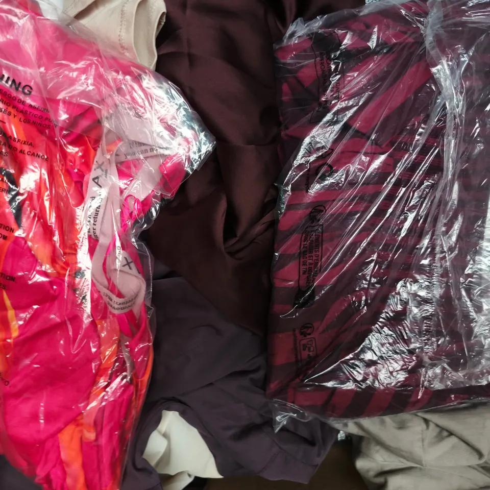 APPROXIMATELY 20 ASSORTED CLOTHING AND FASHION PRODUCTS IN VARIOUS STYLES AND SIZES - COLLECTION ONLY