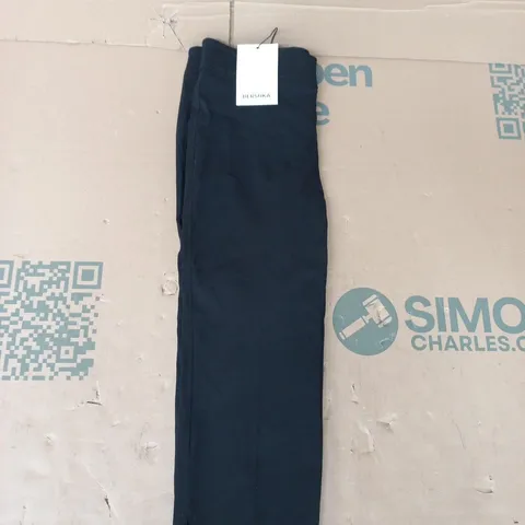 BERSHKA 3/4 TROUSERS IN BLACK SIZE UK 8
