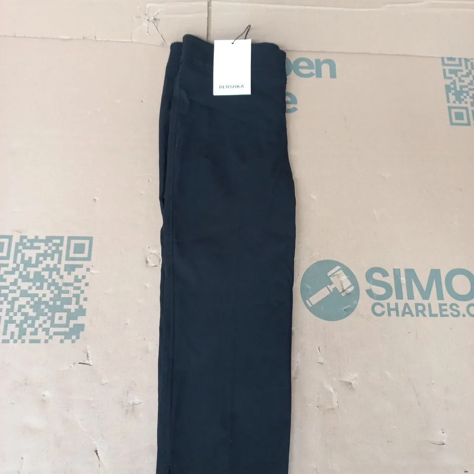 BERSHKA 3/4 TROUSERS IN BLACK SIZE UK 8