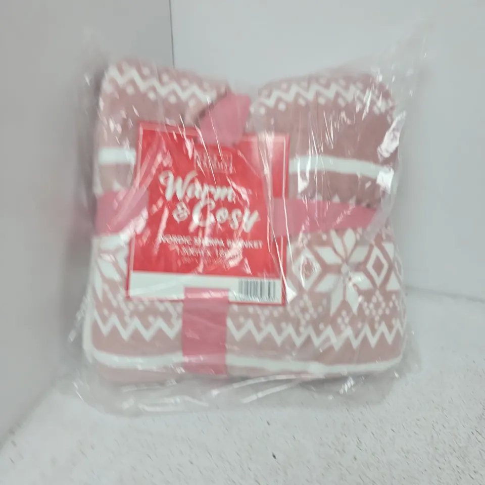 CELEBRIGHT WARM & COSY NORDIC SHERPA BLANKET 130X180CM