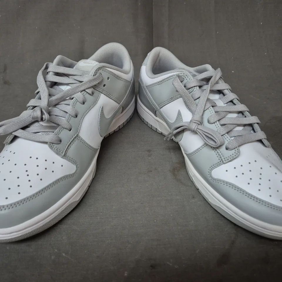 BOXED PAIR OF NIKE DUNK LOW RETRO SHOES IN GREY/WHITE UK SIZE 8.5