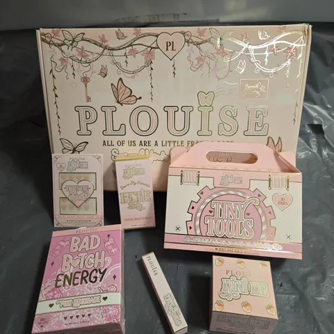 BOX OF 6 ASSORTED PLOUISE COSMETICS TO INCLUDE - TINY TOOLS BRUSH SET - MINI ME BESTIE TINTED BEAUTY BALM IN SHADE 4 - BAD BITCH ENERGY PINK LEMONADE LIP DUO - ETC