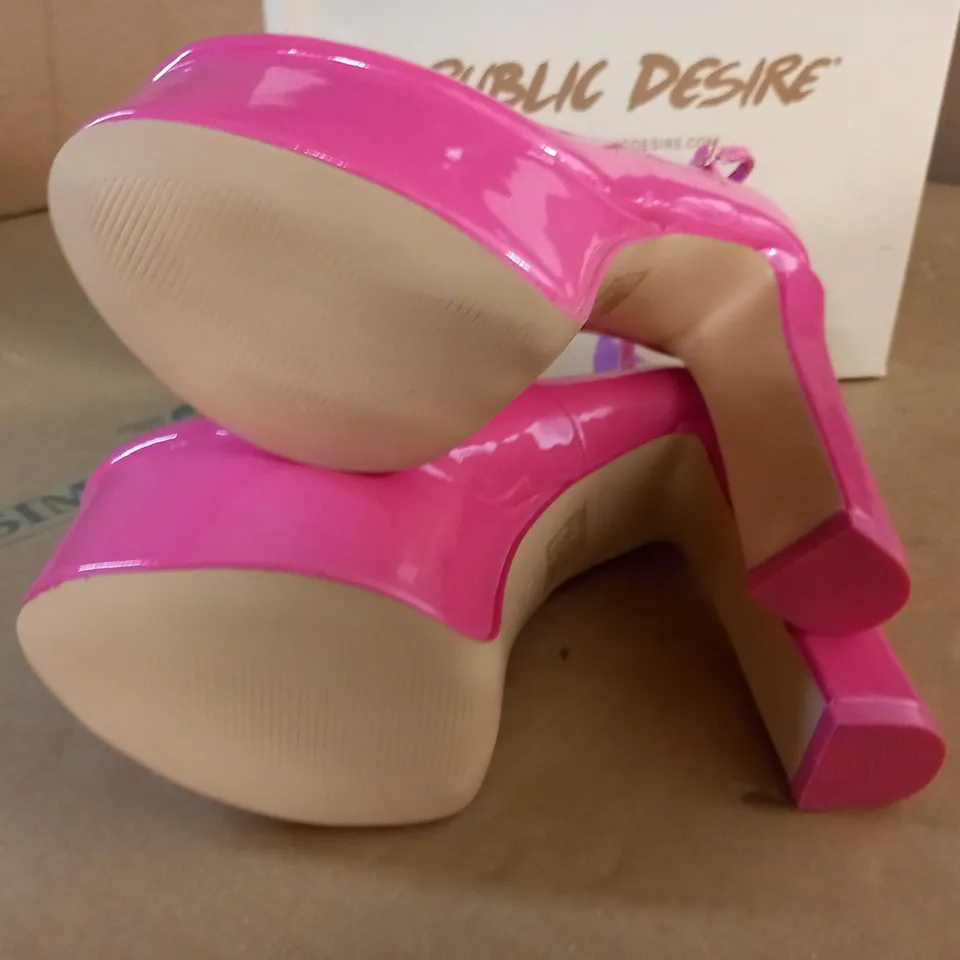 PAIR OF PUBLIC DESIRE DONATELLA PINK HEELED SHOES - 6