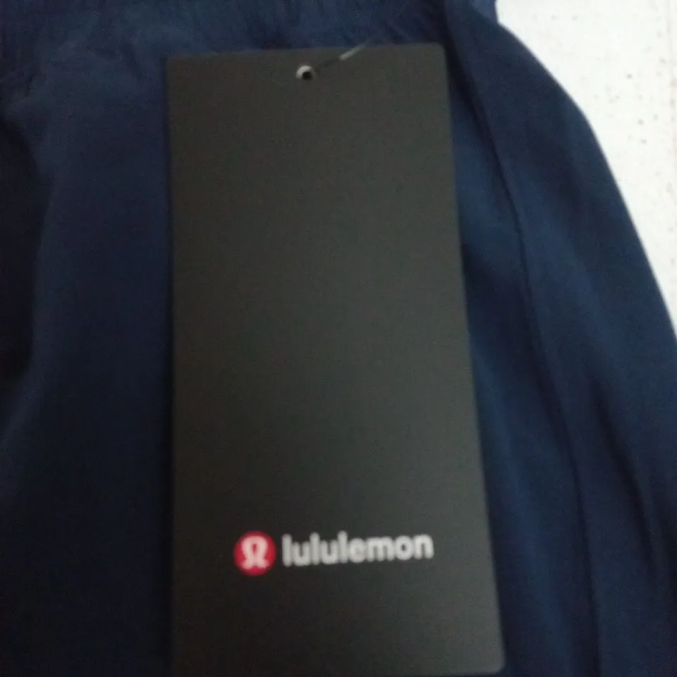 LULULEMON PACE BREAKER SHORT – NAVY, LARGE (7")