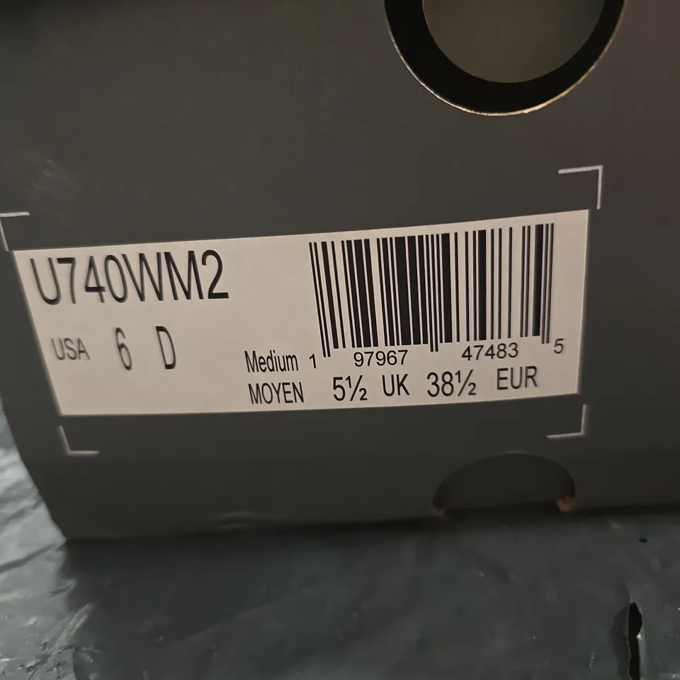 NEW BALANCE U740WM2 TRAINERS – MEN'S UK 5.5 (US 6, EUR 38.5) GREY/WHITE – BOXED