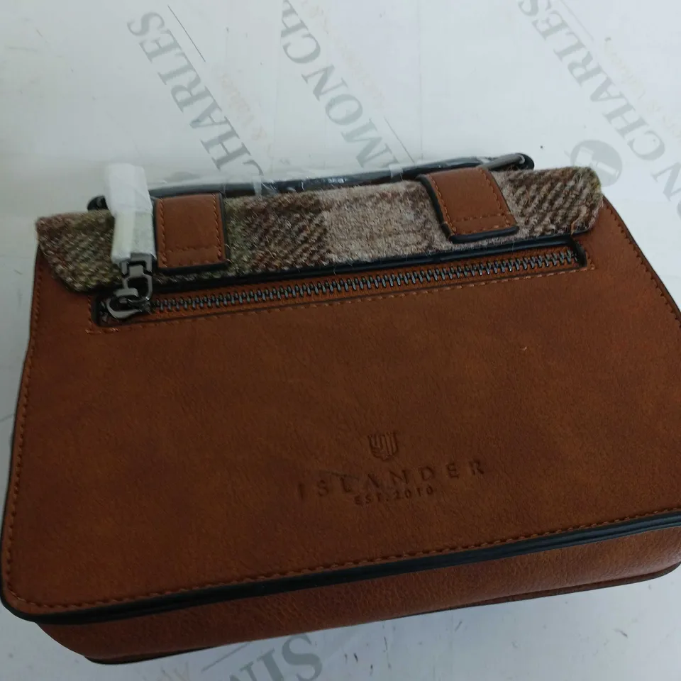 ISLANDER CHESTNUT TARTAN A20 HANDBAG