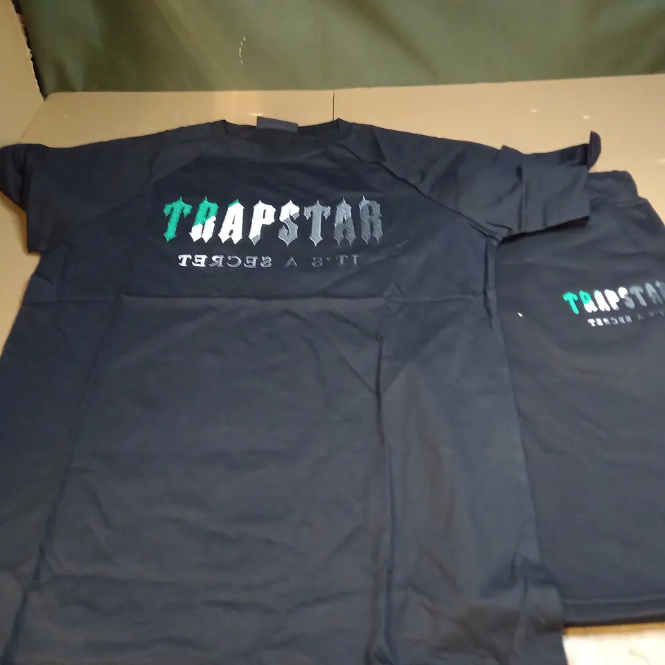 TRAPSTAR T-SHIRT AND SHORTS SIZE XL