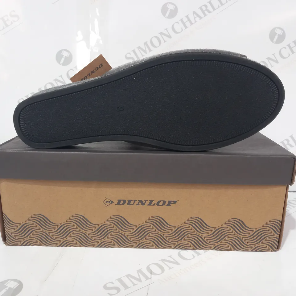 BOXED PAIR OF DUNLOP CARLA OPEN TOE SLIP-ON SLIPPERS IN GREY UK SIZE 8