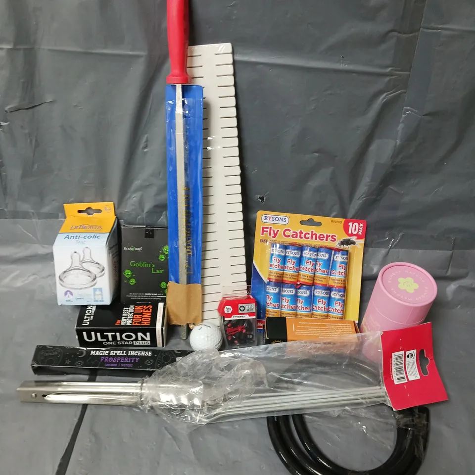 APPROXIMATELY 20 ASSORTED HOUSEHOLD ITEMS TO INCLUDE GOLFBALLS, 12" FILE, FLY CATCHERS, ETC