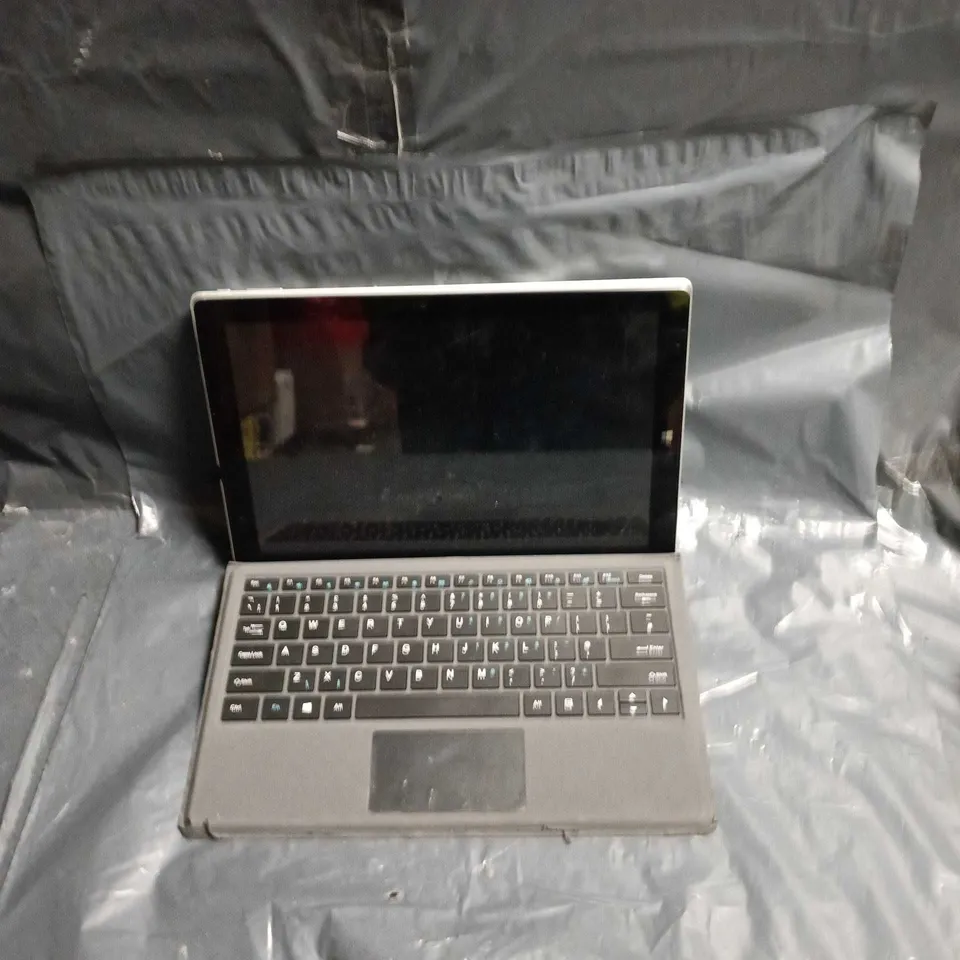 LINX INTEL SILVER LAPTOP WITH BLACK KEYBOARD; PORTABLE COMPUTER
